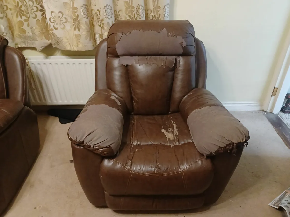 Couch Suite with recliners - Image 3