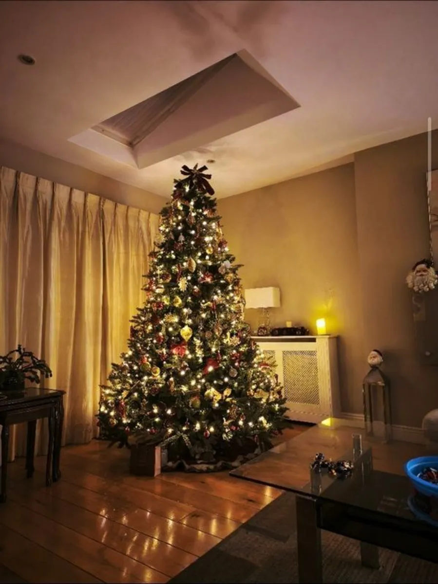 Christmas tree (artificial) - Image 1