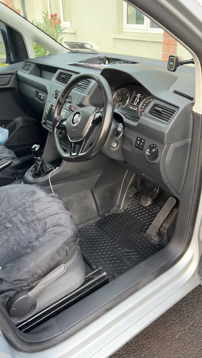 Volkswagen Caddy 2018 trendline - Image 2