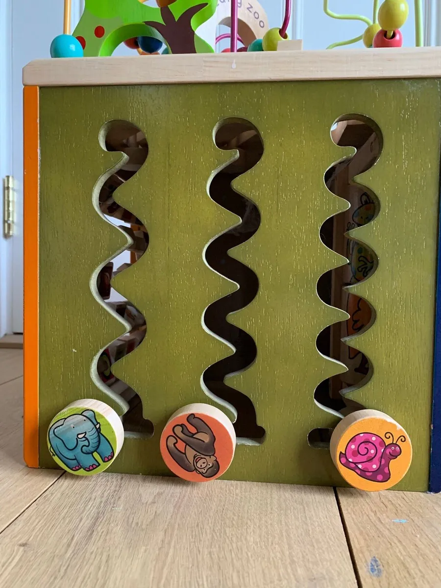 Wooden activity block and black & white board - Image 3