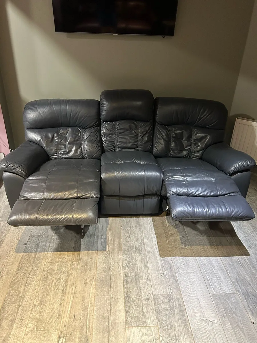 3 seater recliner leather couch - Image 4