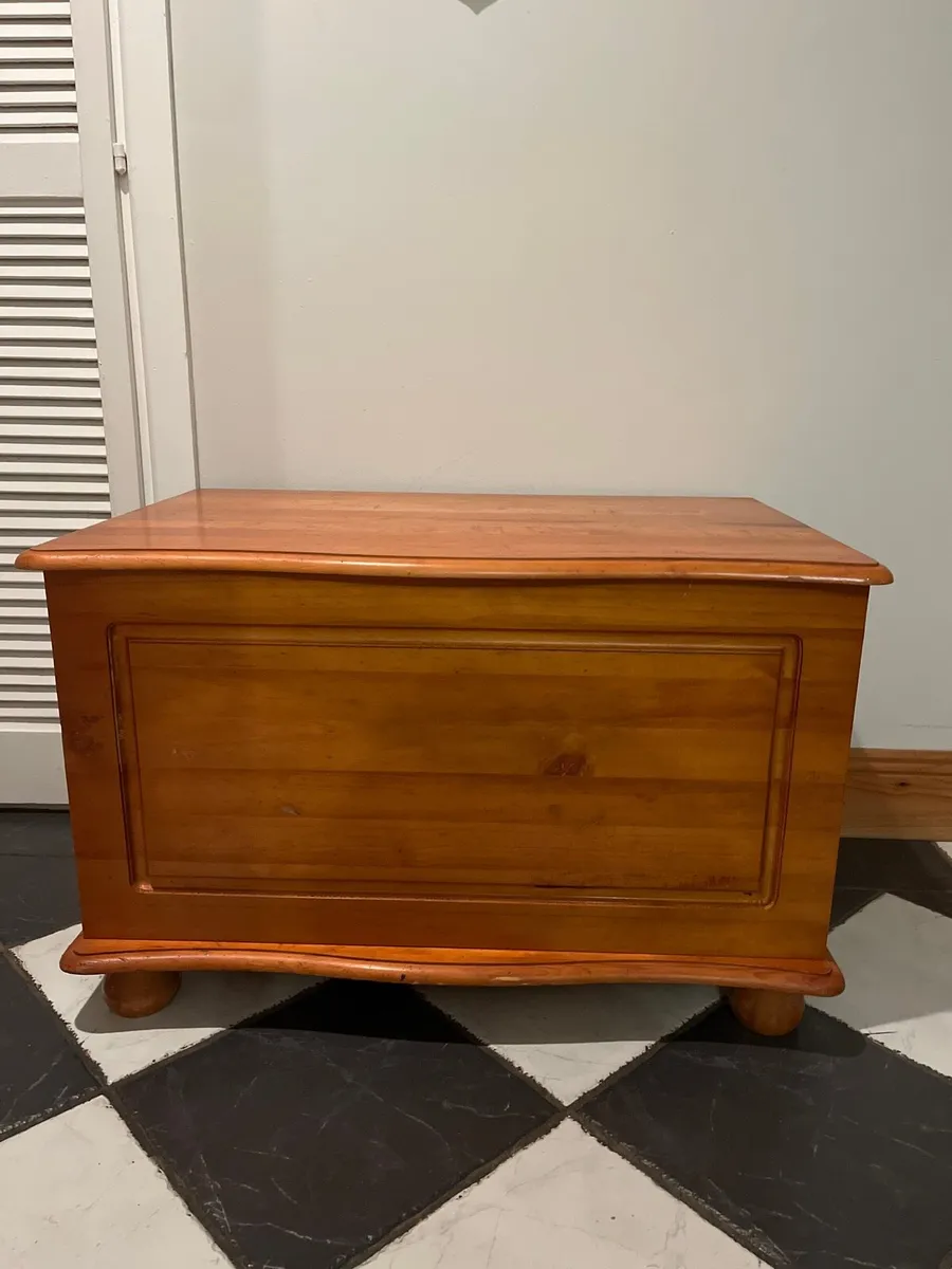 Blanket box - Image 1