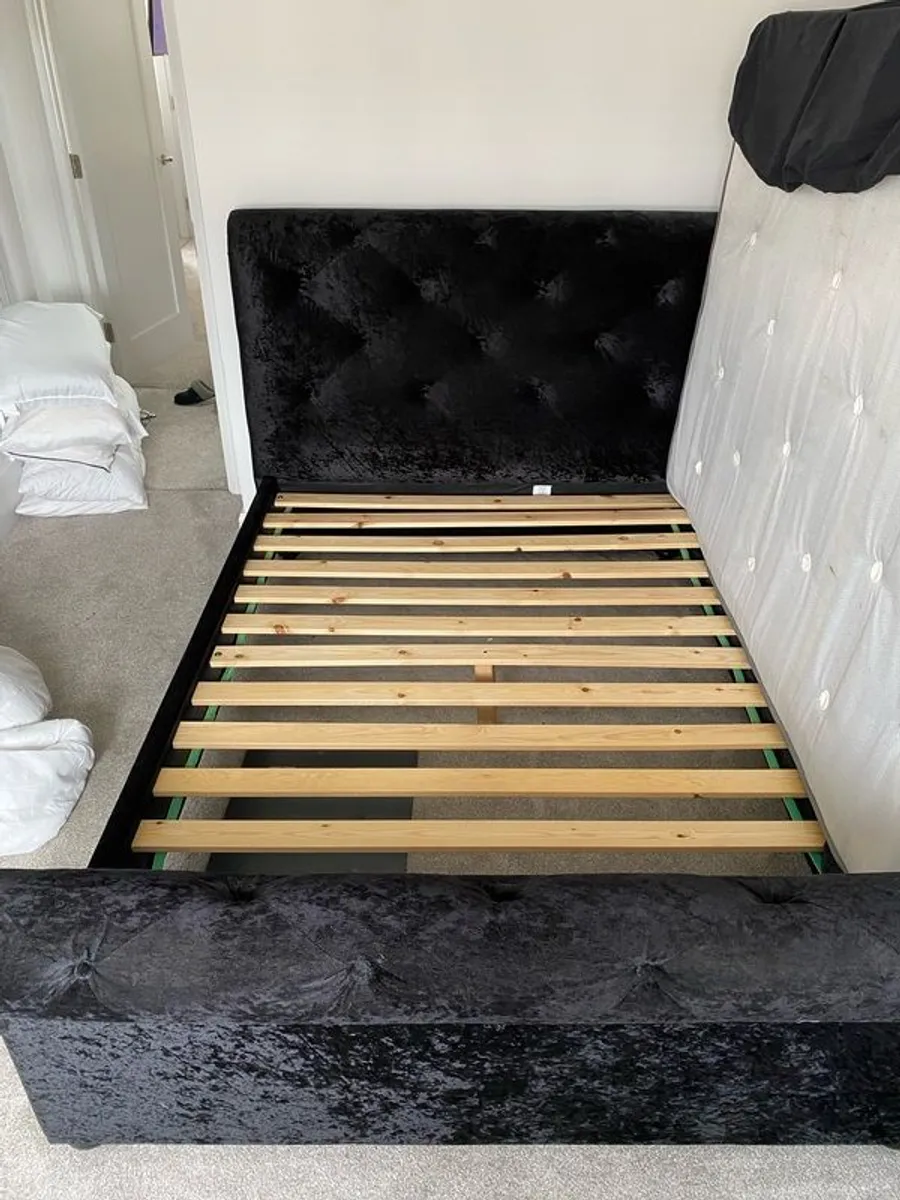 Sloane Double Black Sleigh Bedframe - Image 1