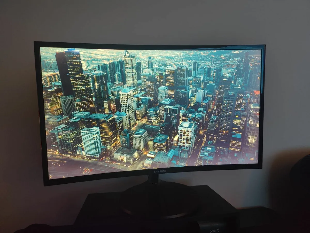 Samsung C27F390 27" Curved Full HD Monitor - Image 4