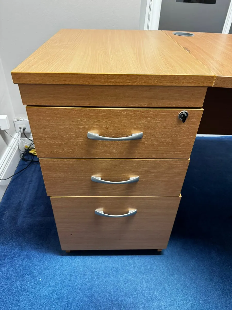 Office desk with pedestal - Image 4