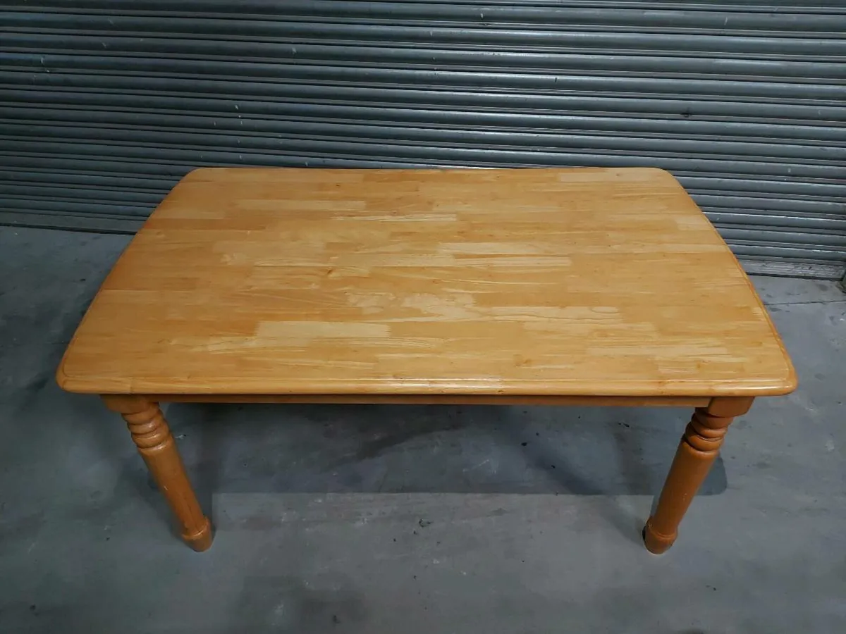 Table and chairs - Image 2