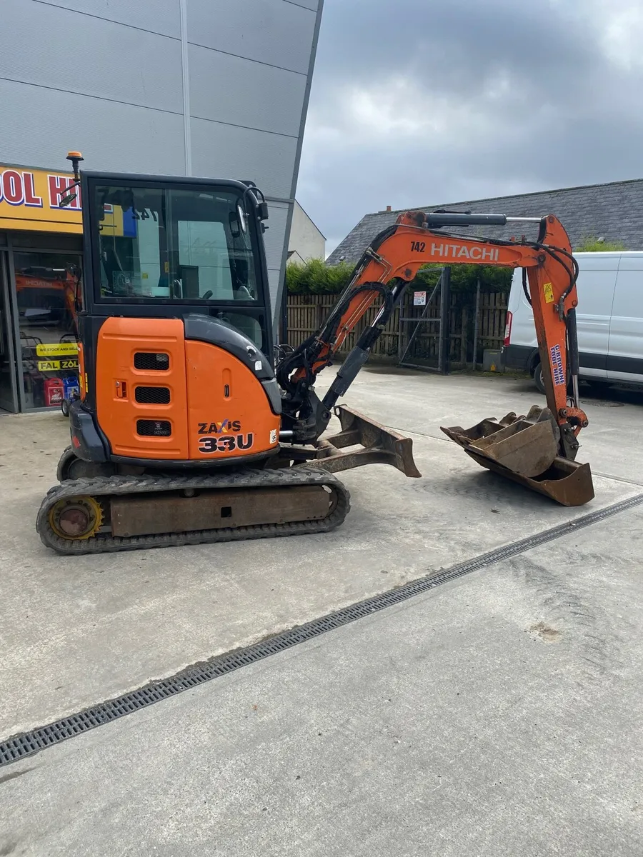 Hitachi 33u mini digger - Image 1