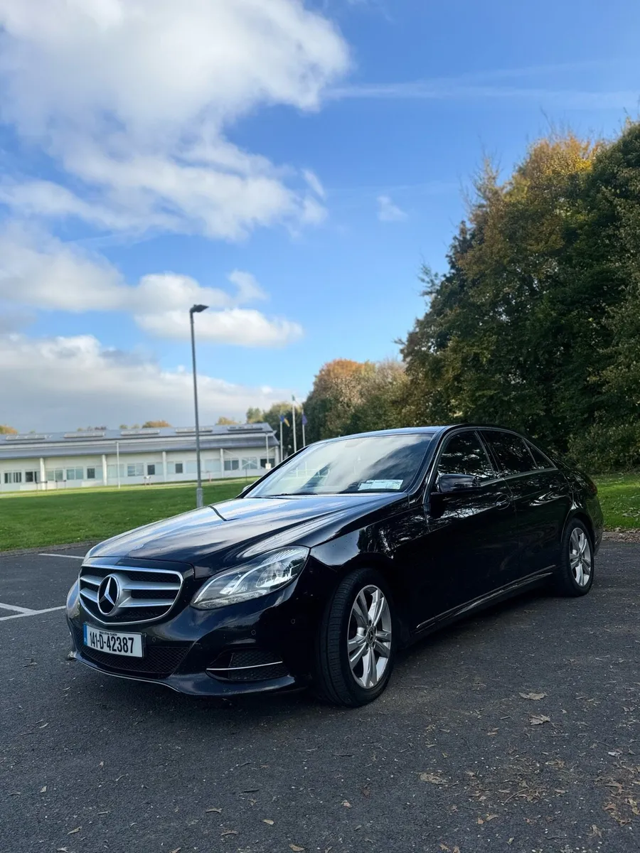 Fully serviced Mercedes E300 Hybrid Drives perfect - Image 4