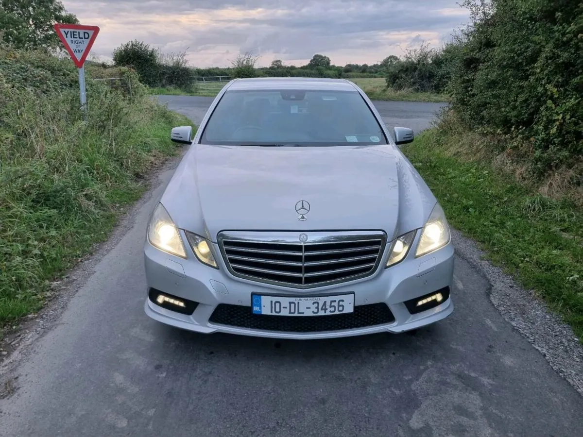 2010 Mercedes E - Image 2