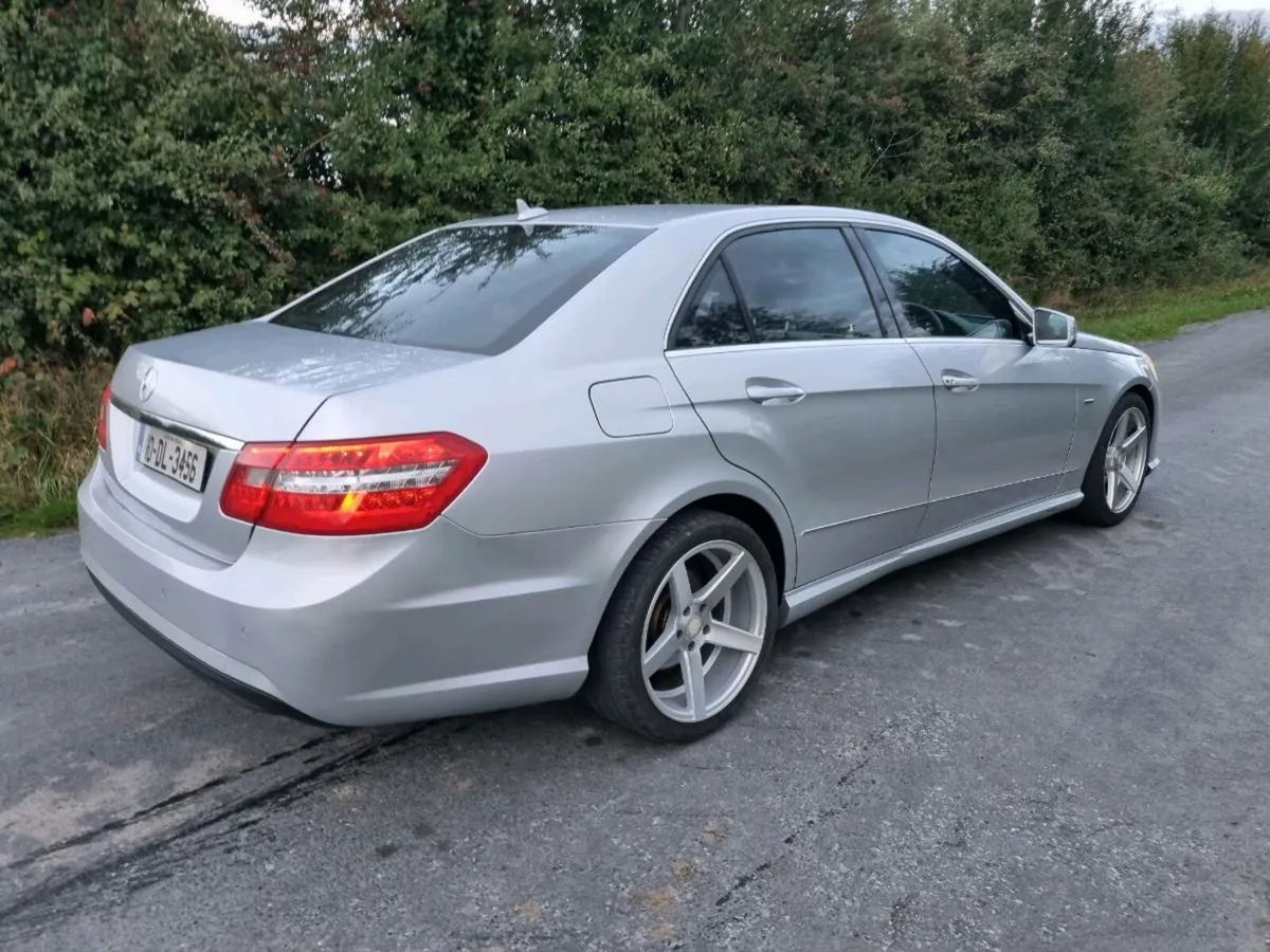 2010 Mercedes E - Image 4