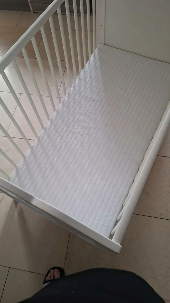 Cott and nearly  new deluxe mattress - Image 1