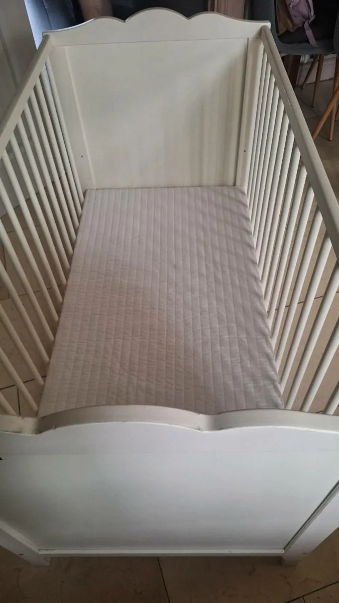 Cott and nearly  new deluxe mattress - Image 2