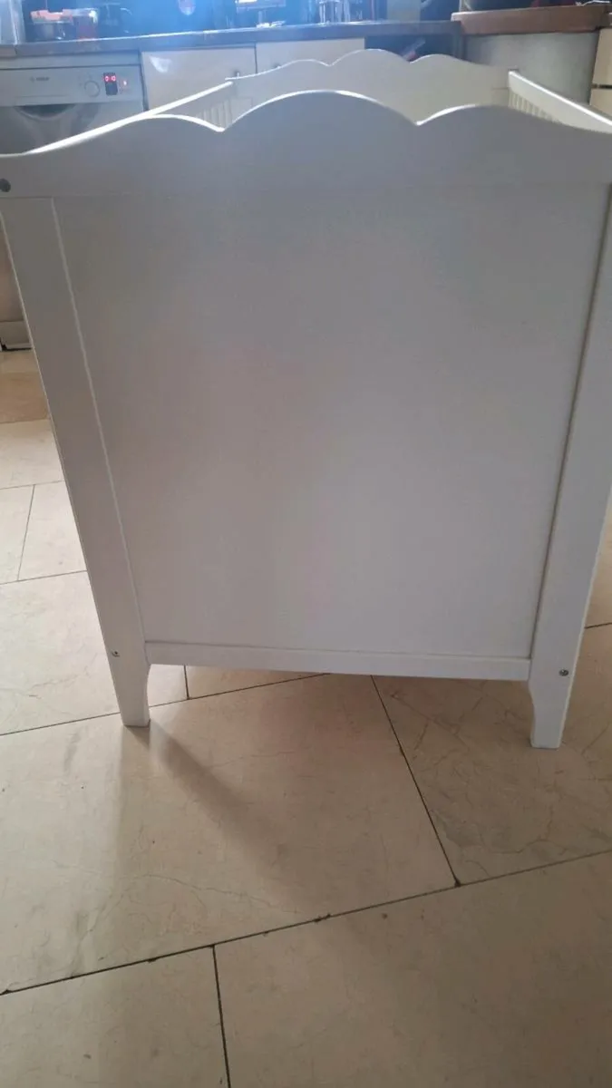 Cott and nearly  new deluxe mattress - Image 4