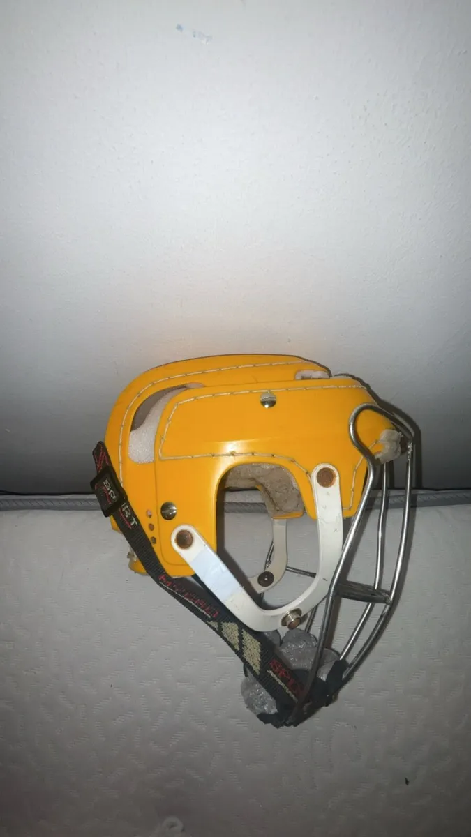 Oldstyle cooper hurling helmet 🚨swaps🚨 - Image 3