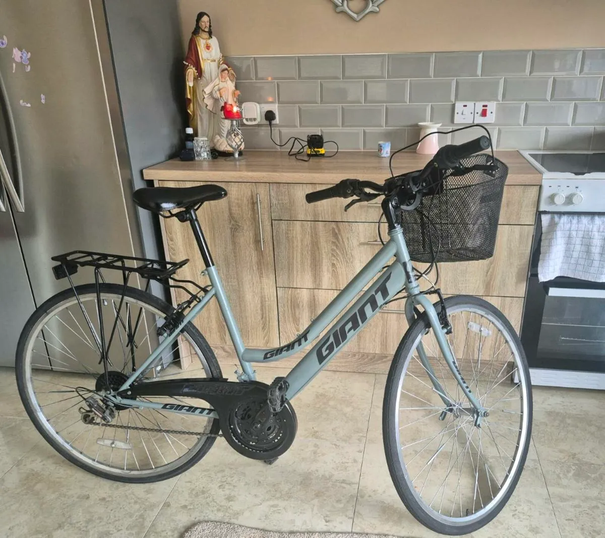 ADULTS GIANT EXPRESSION HYBRID BIKE 20" FRAME  F - Image 1
