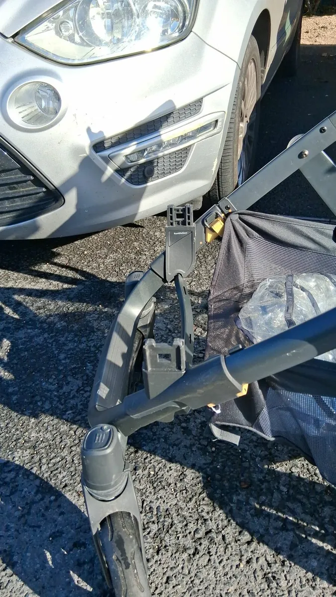 Twins Pram - Image 3