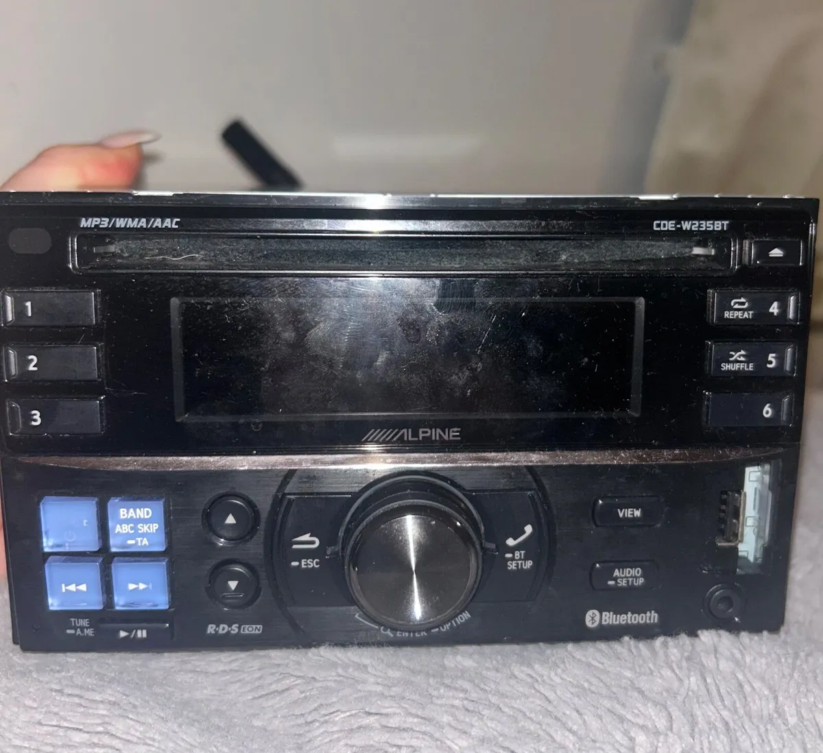 Alpine CDE-W235BT Bluetooth radio (Second hand) - Image 1