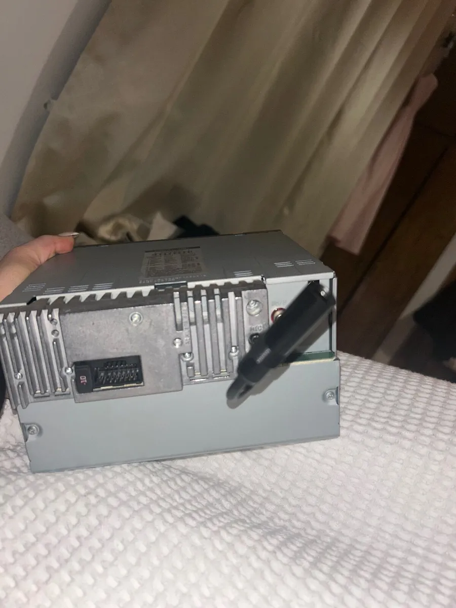 Alpine CDE-W235BT Bluetooth radio (Second hand) - Image 3