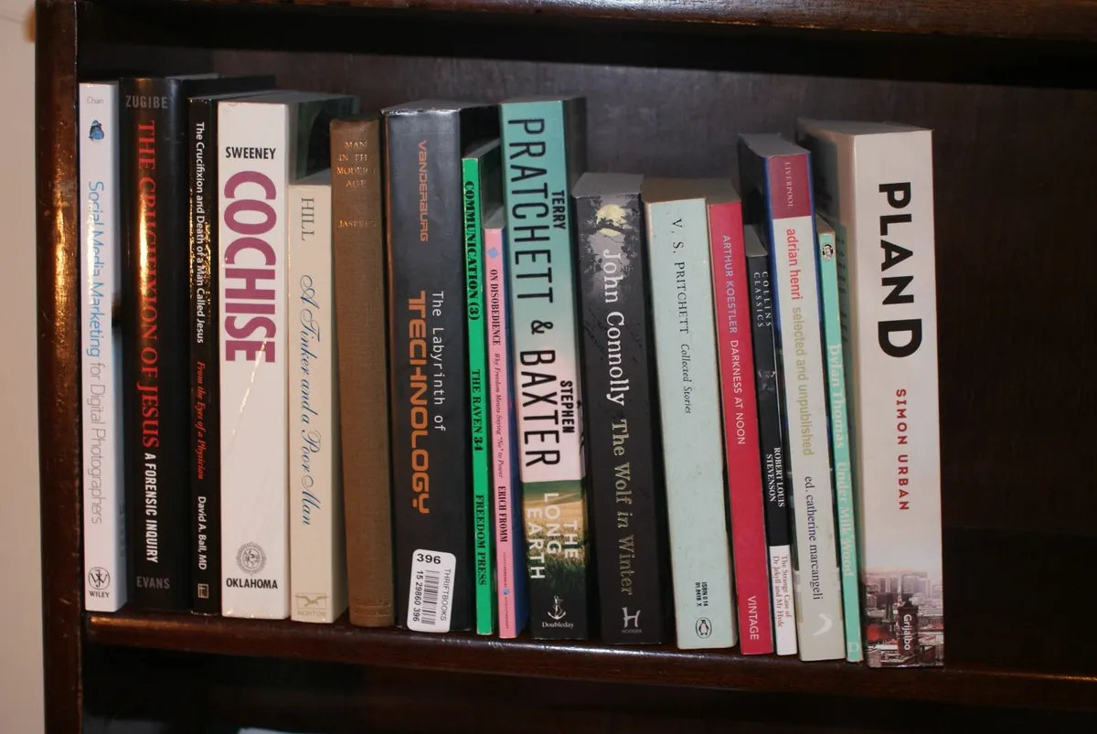 Box of books - Image 1