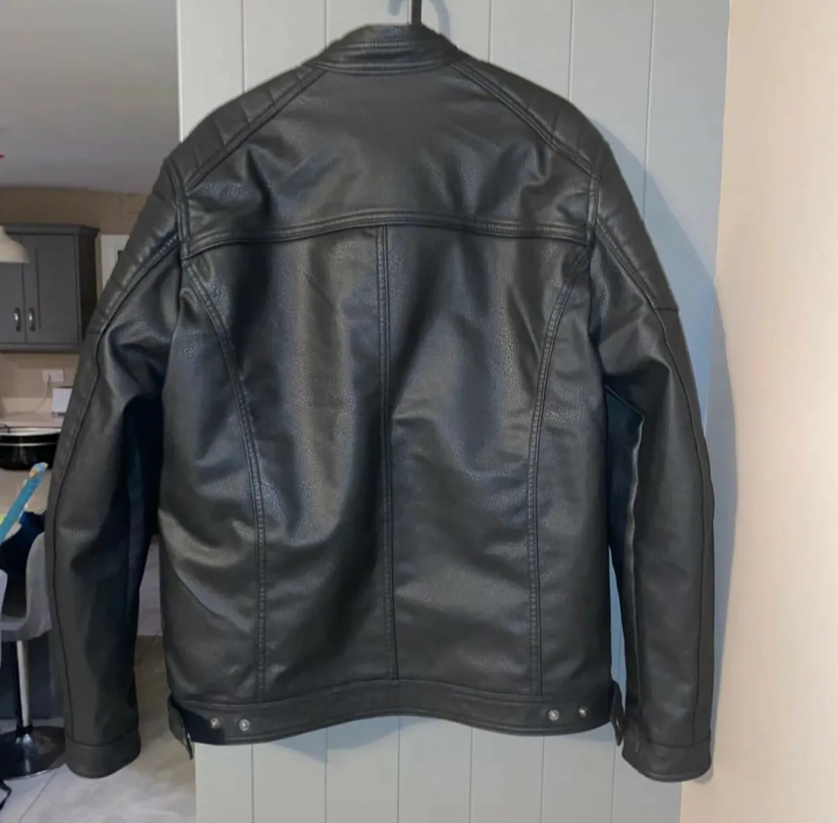 Man Leather jacket in pristine condition - Image 2