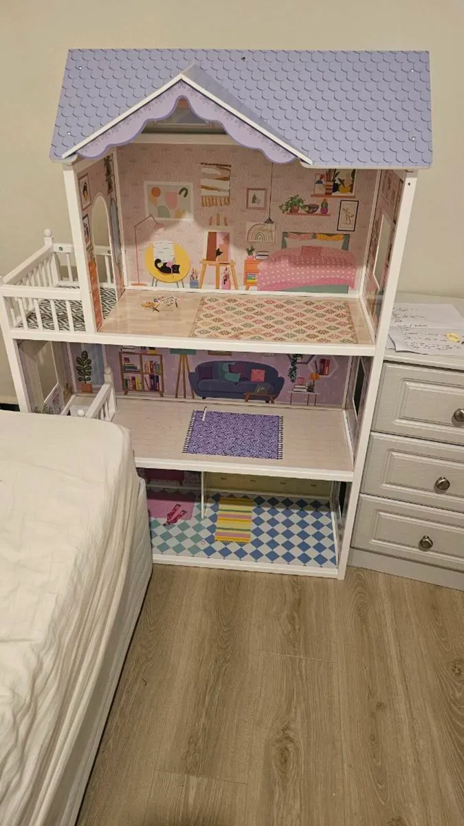 Doll house - Image 1