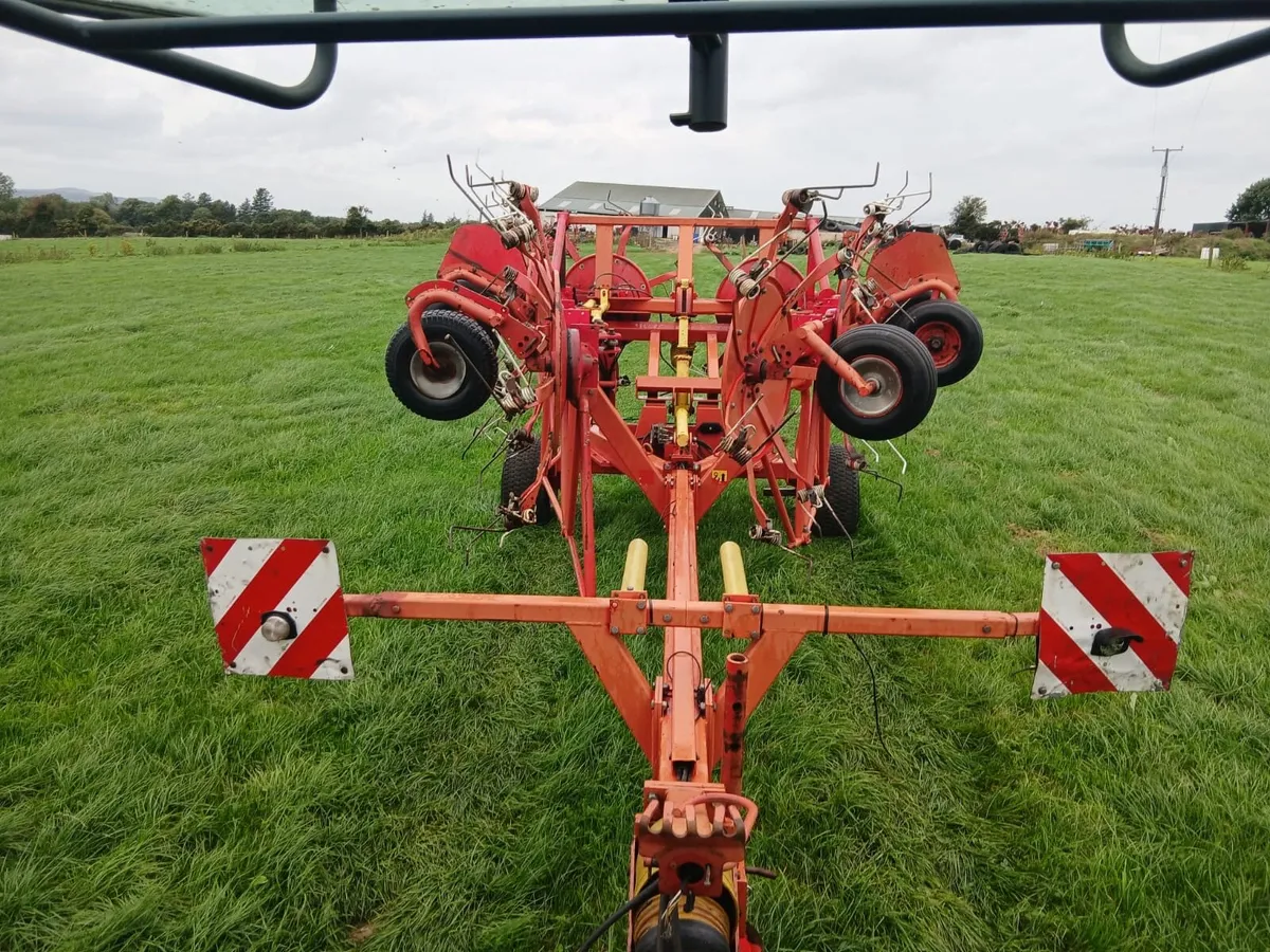 Lely Lotus 1020 Tedder 8 rotor - Image 4
