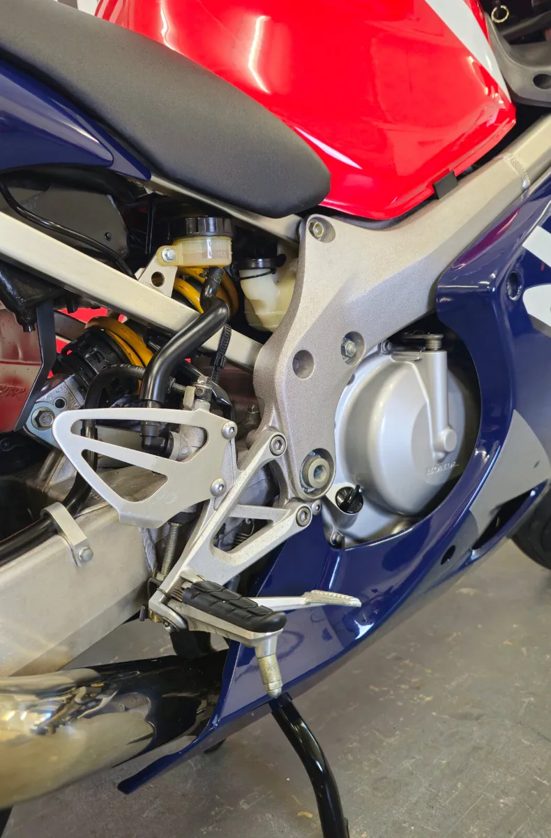 2002 Honda CBR600F PGM-FI - Image 3