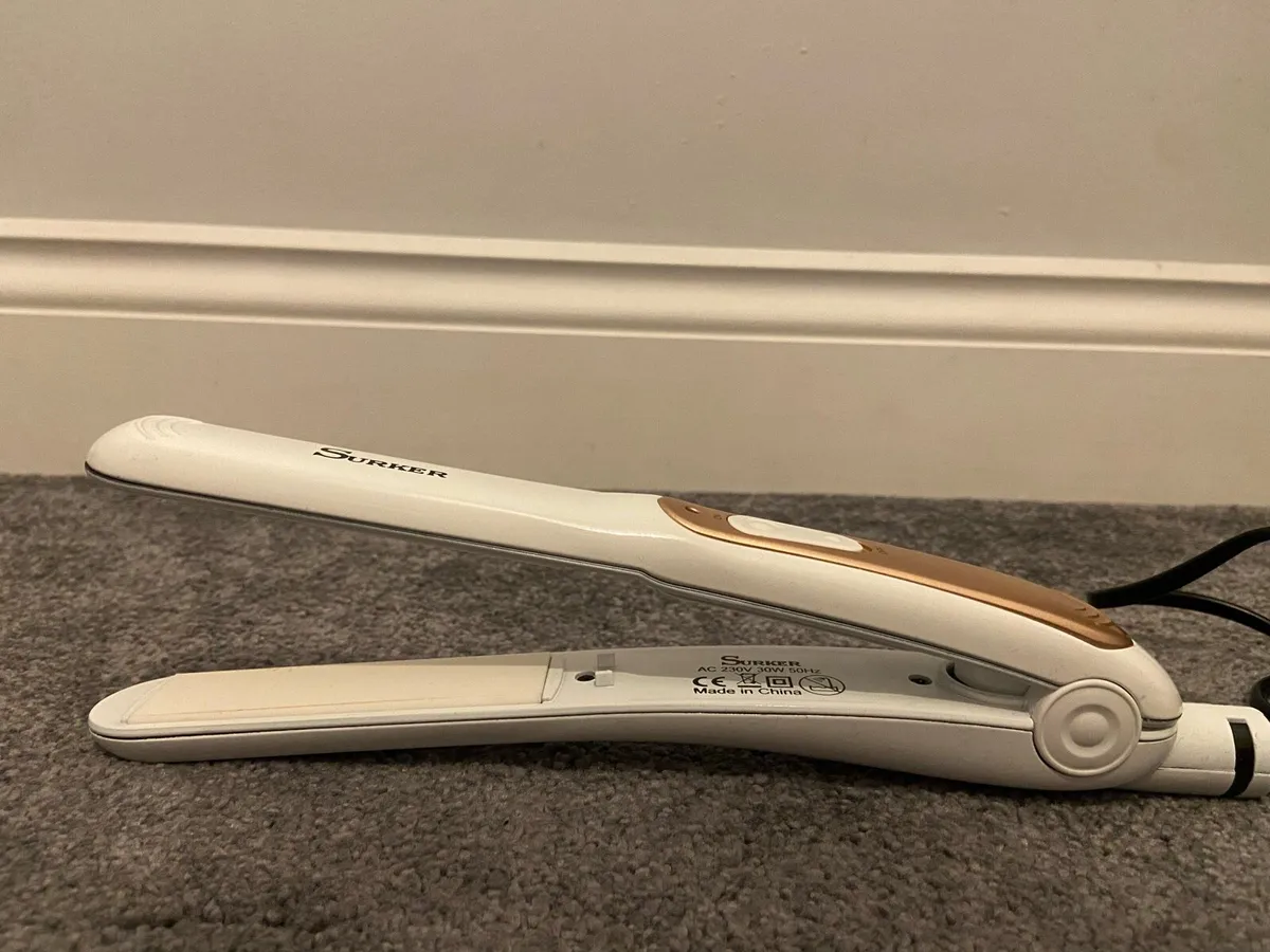 Travel hair straightener - Image 1