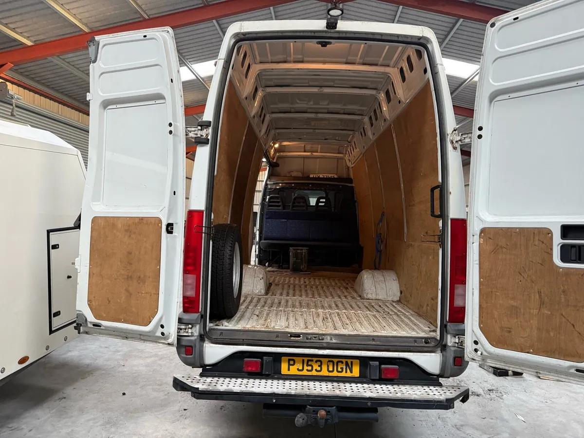 Service van - Image 4