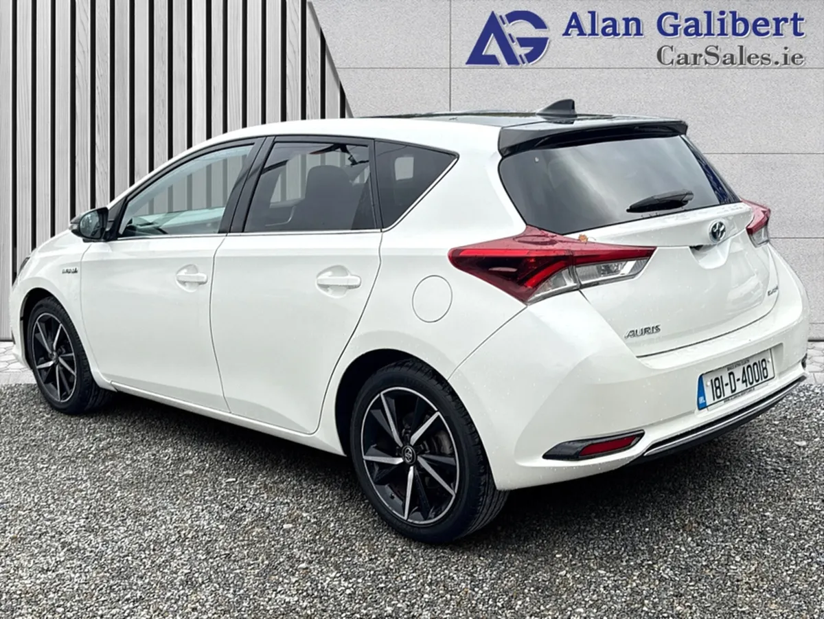 Toyota Auris HYBRID LUNA SPORT AUTO 4DR - Image 2