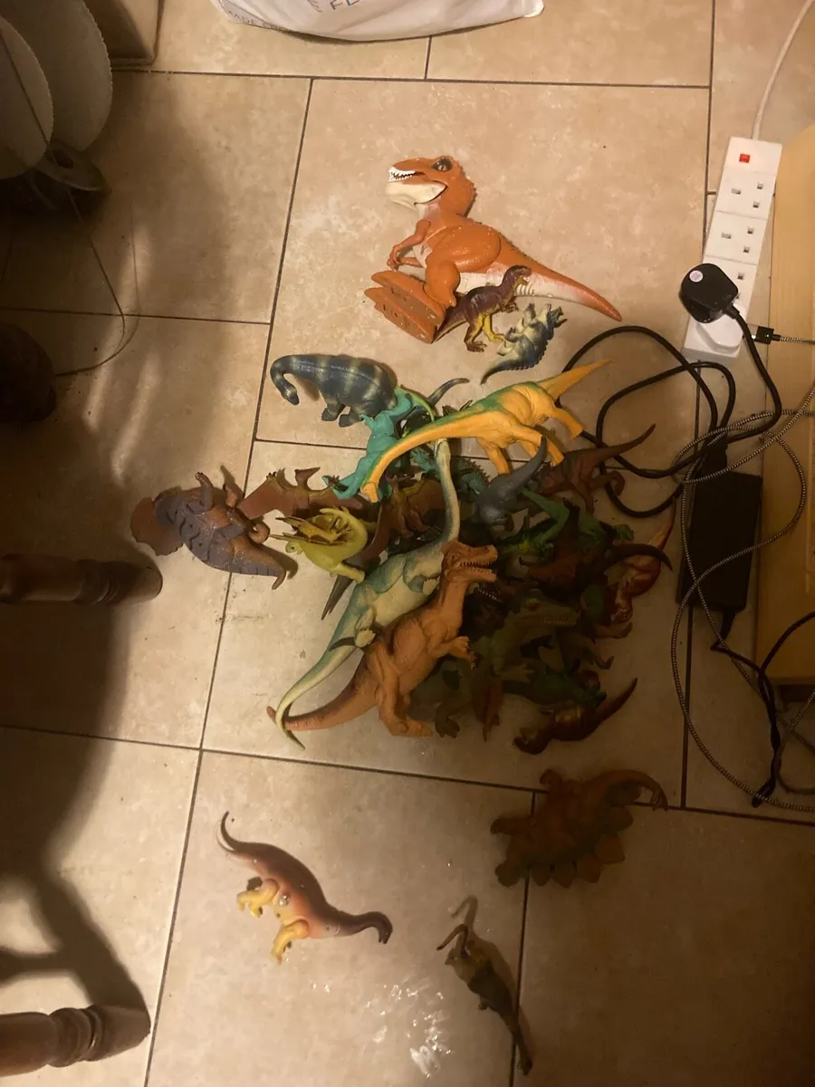 Dinosaurs collection free postage - Image 2