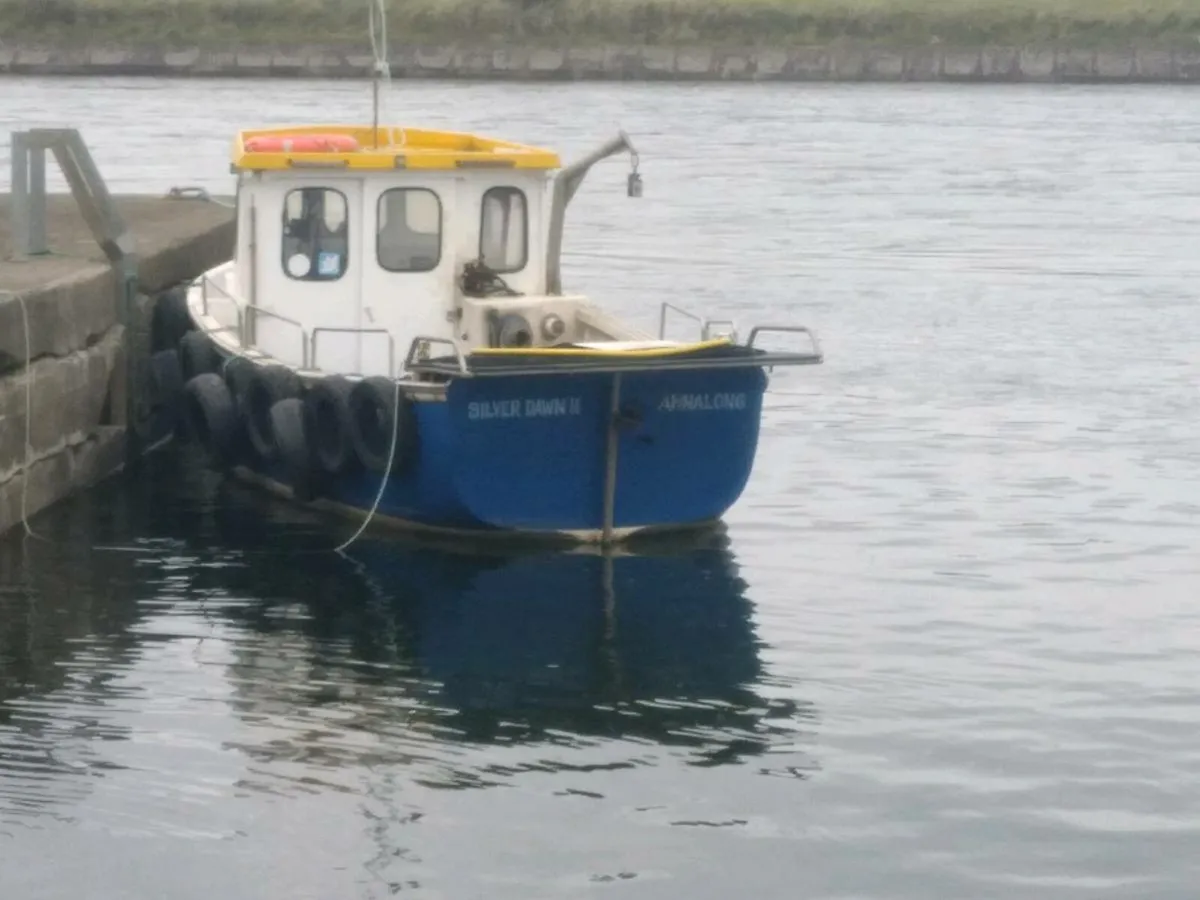 Fishing boat - Image 4
