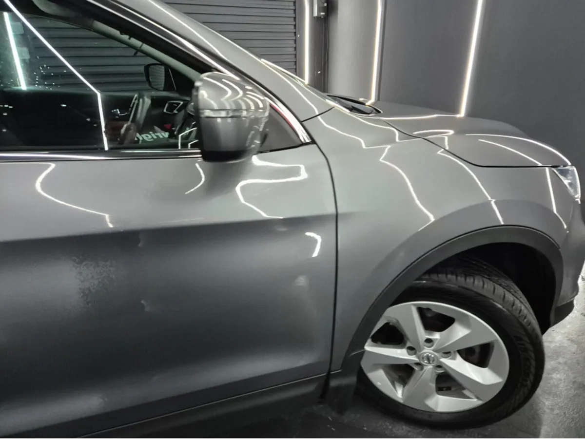 Nissan Qashqai 1.3 SV DCT MY19 PET AUTO 4DR - Image 3