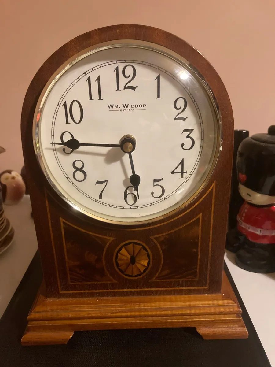 Mantle clock inlaid detail chimes free postage