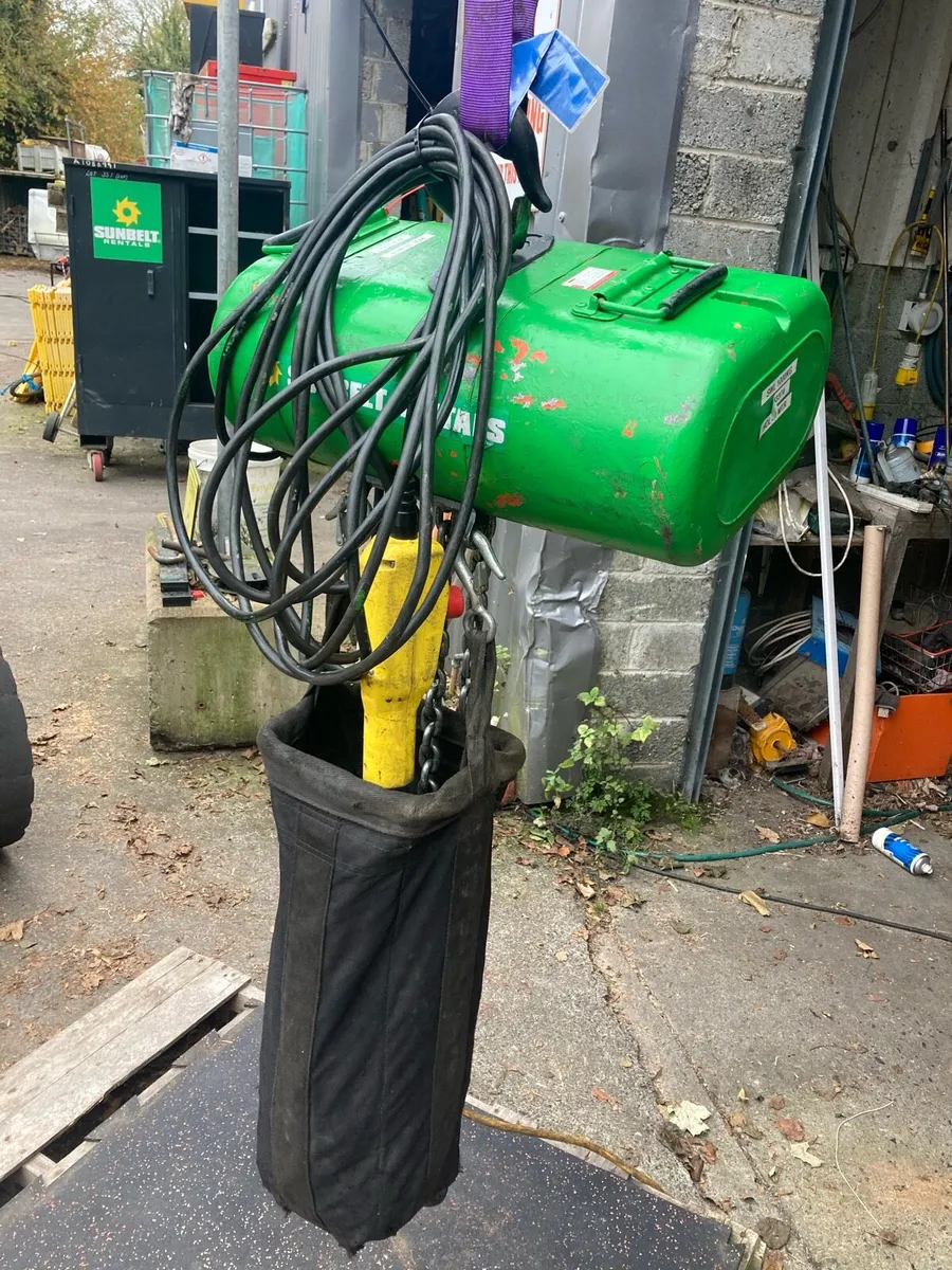 1 ton Lodstar CM chain hoist - Image 1