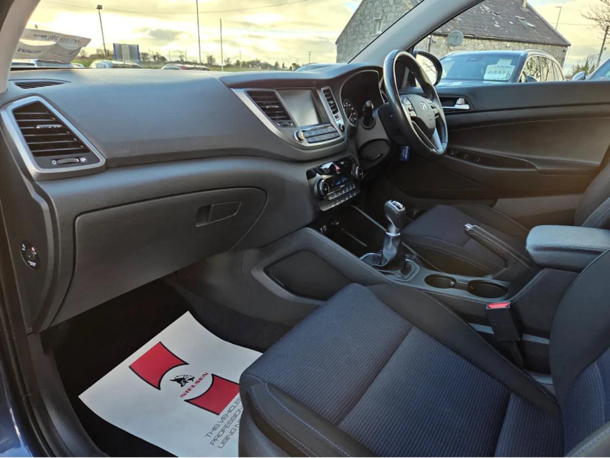 Hyundai Tucson 1.7 SE NAV BLD 116PS 5DR - Image 3