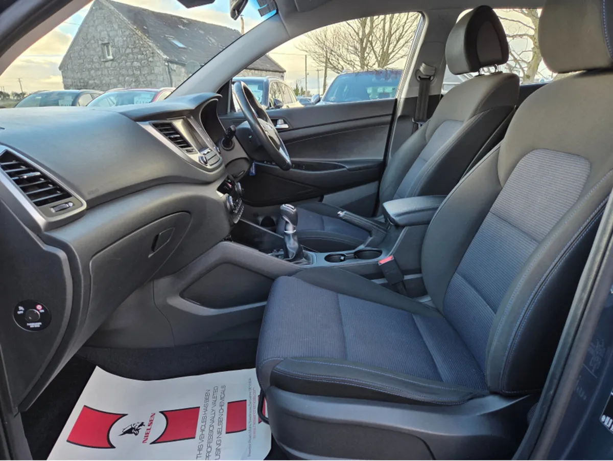 Hyundai Tucson 1.7 SE NAV BLD 116PS 5DR - Image 4