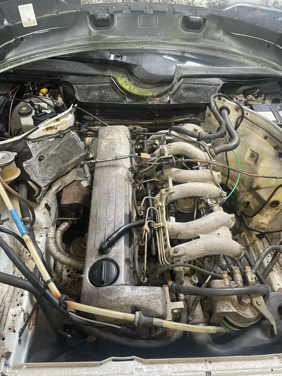 W124-3.0 Diesel Engine & Box - Image 1