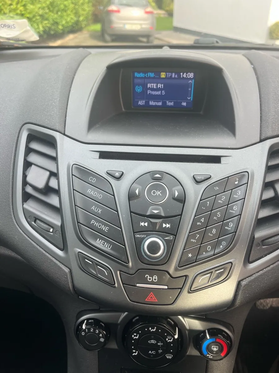 Ford Fiesta 2016 - Image 2