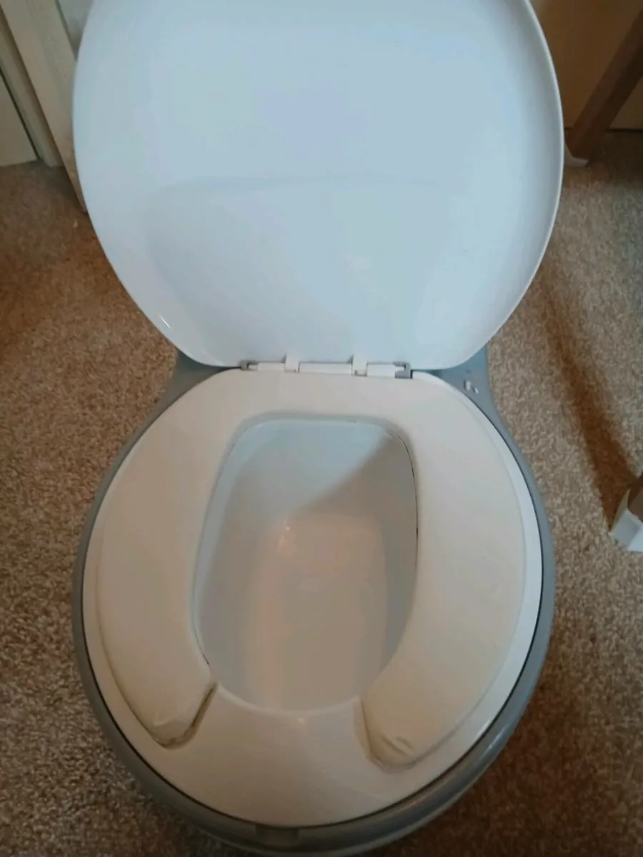Highchair and potty - Image 3