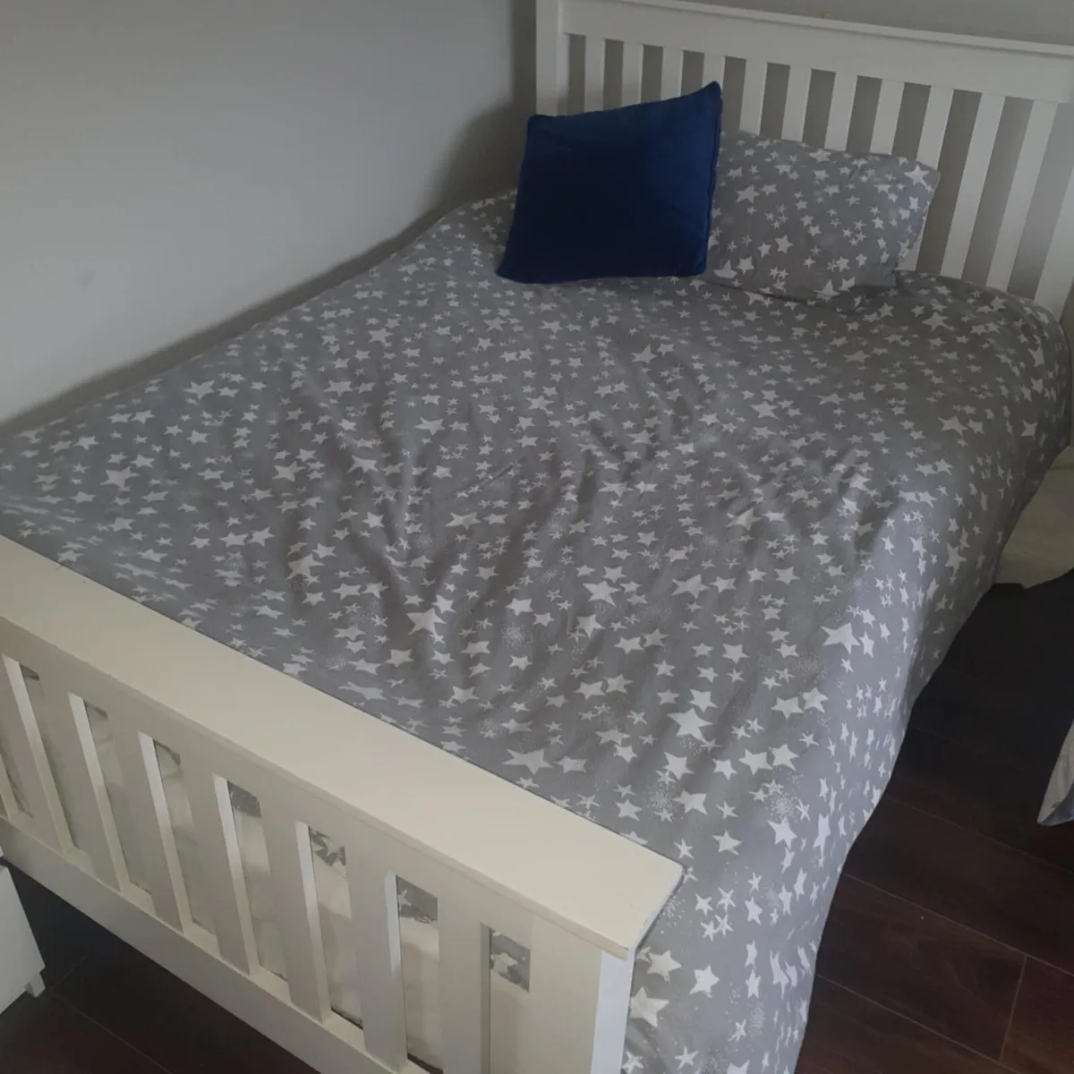 Bed - Image 1