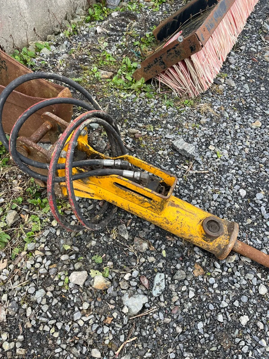 Arrowhead rock breaker 2-3 ton - Image 1