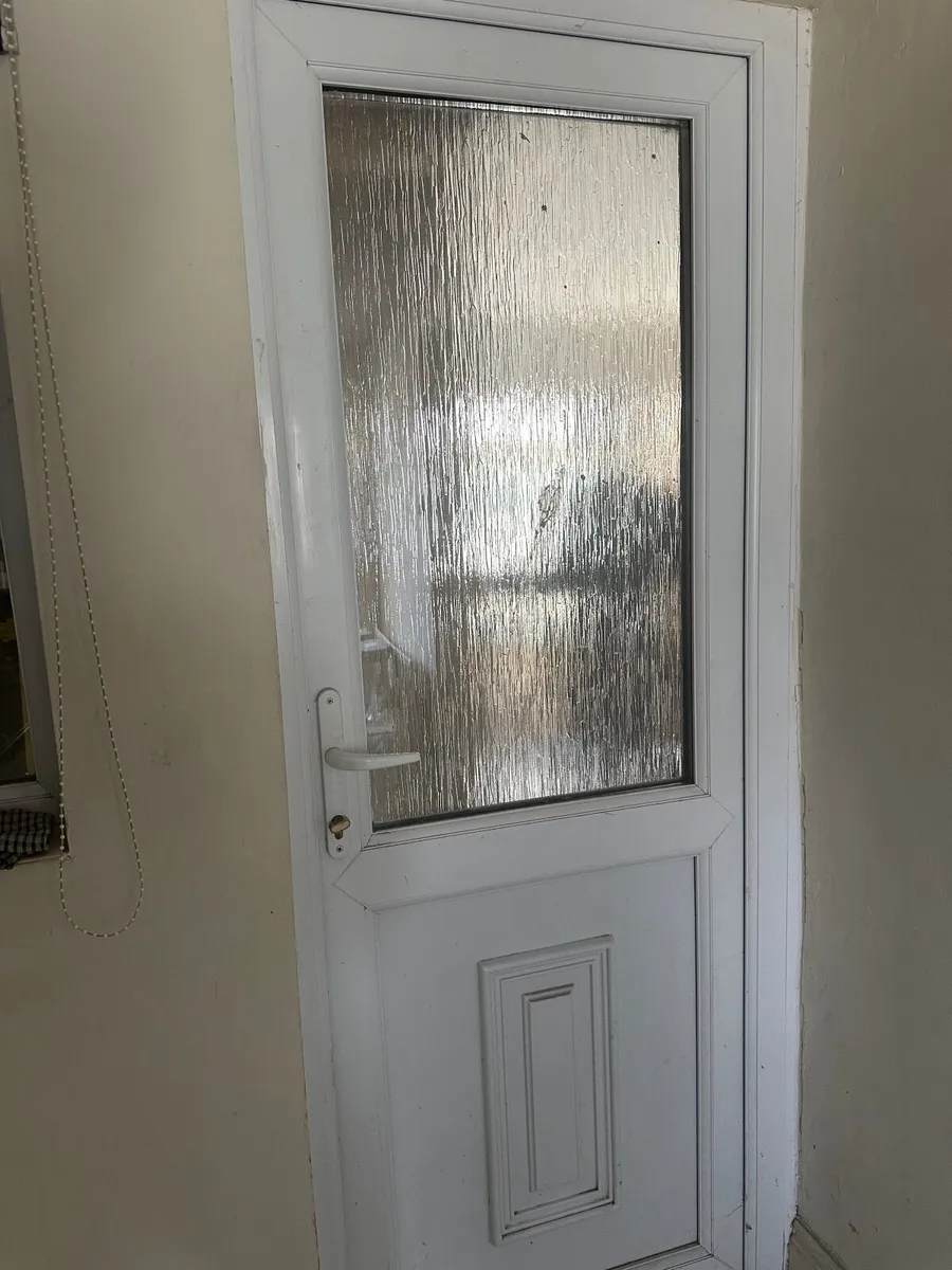 2 Windows & Door - Image 3