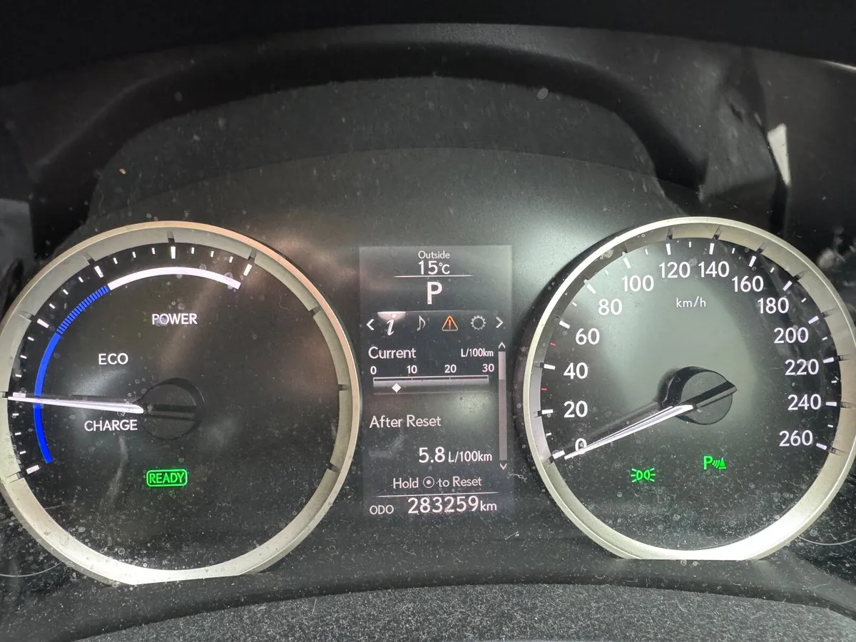 Lexus IS 2016 - Image 2