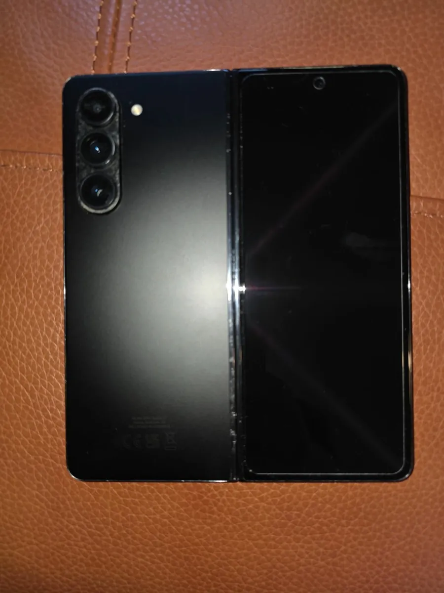 Samsung Z Fold 5 - Image 2