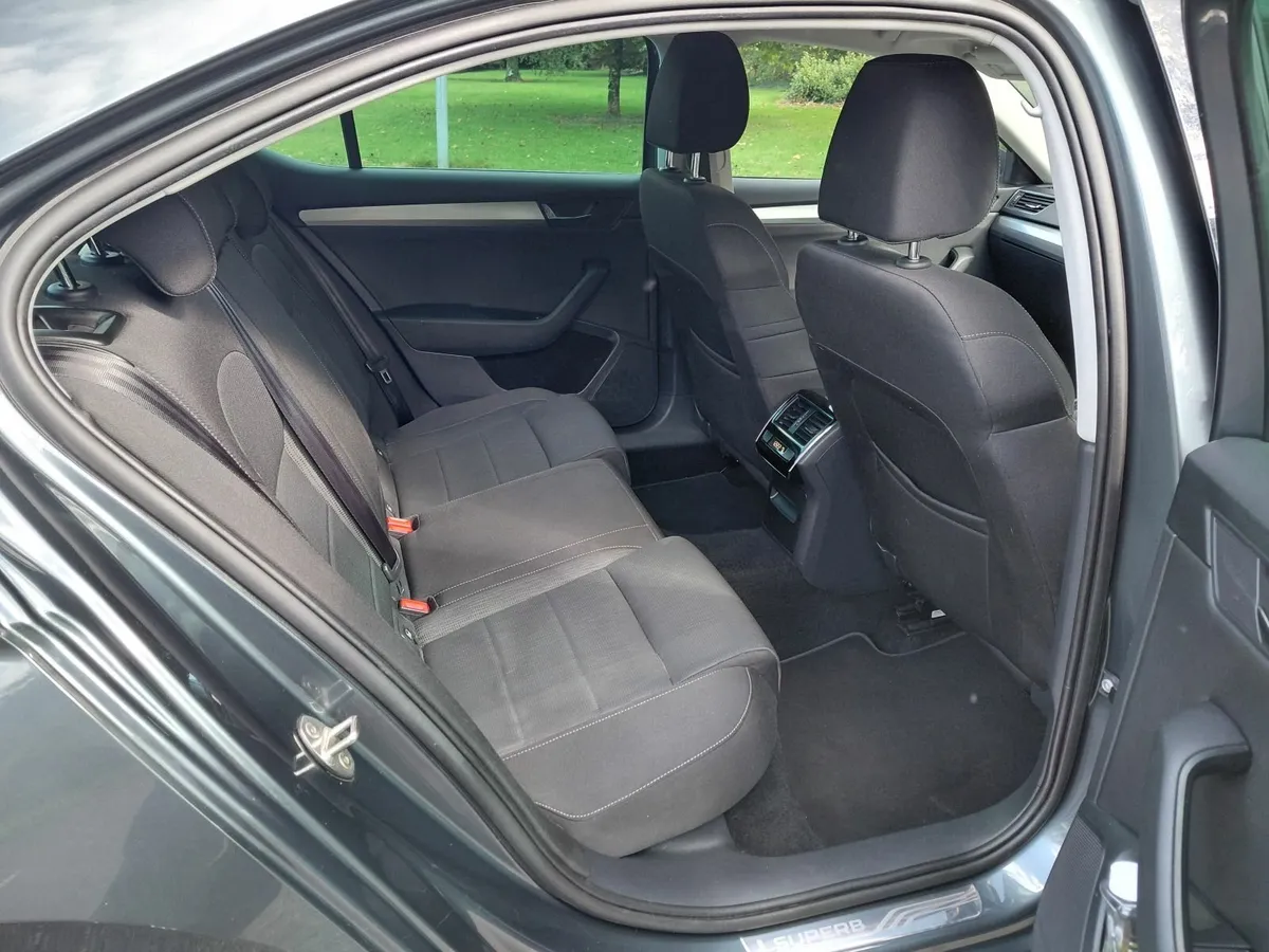 Skoda Superb 2018 - Image 2
