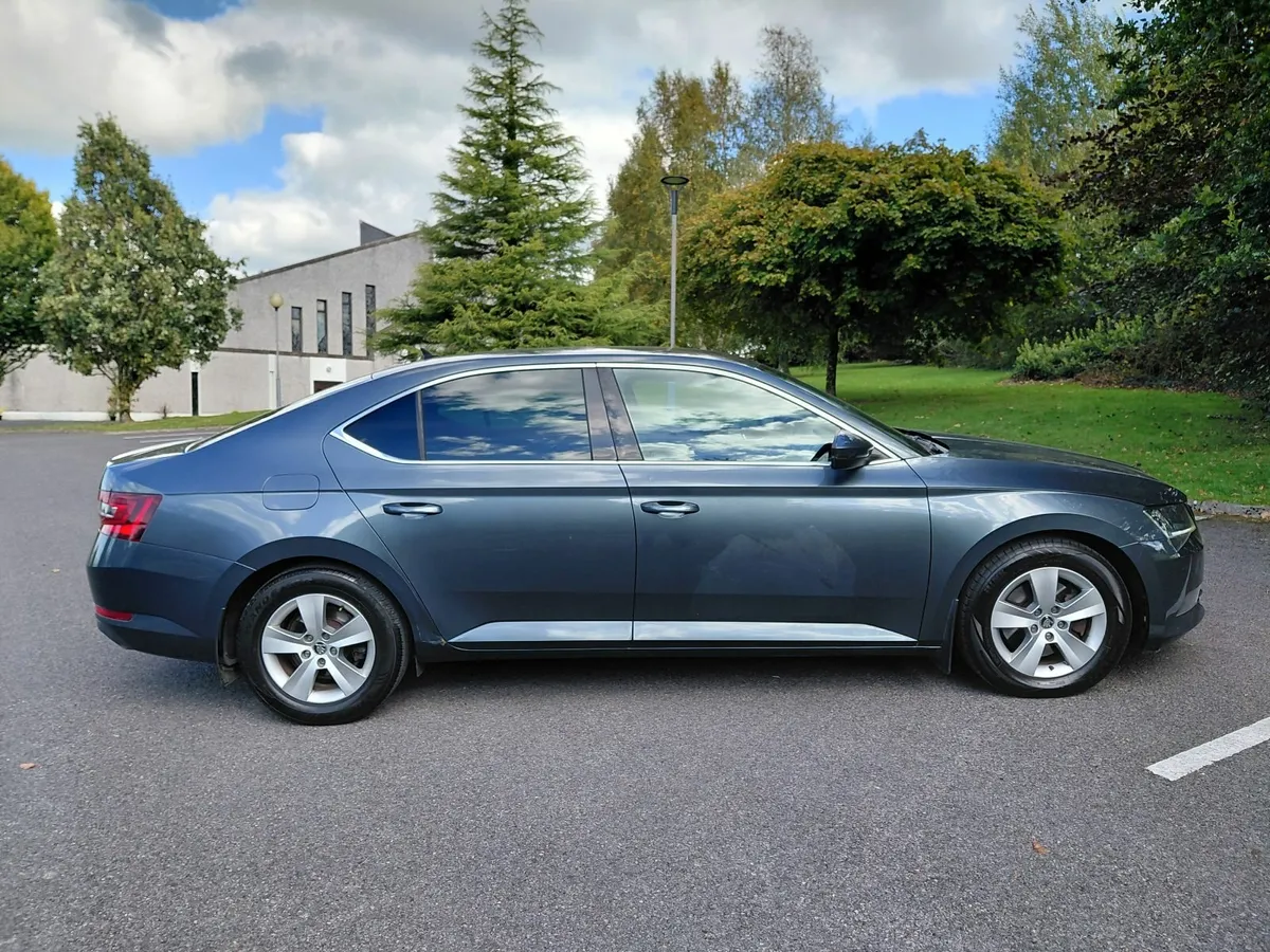 Skoda Superb 2018 - Image 4