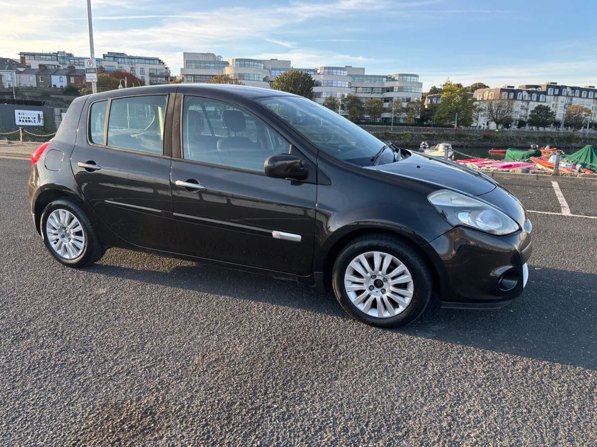 Renault Clio 2010 - Image 2