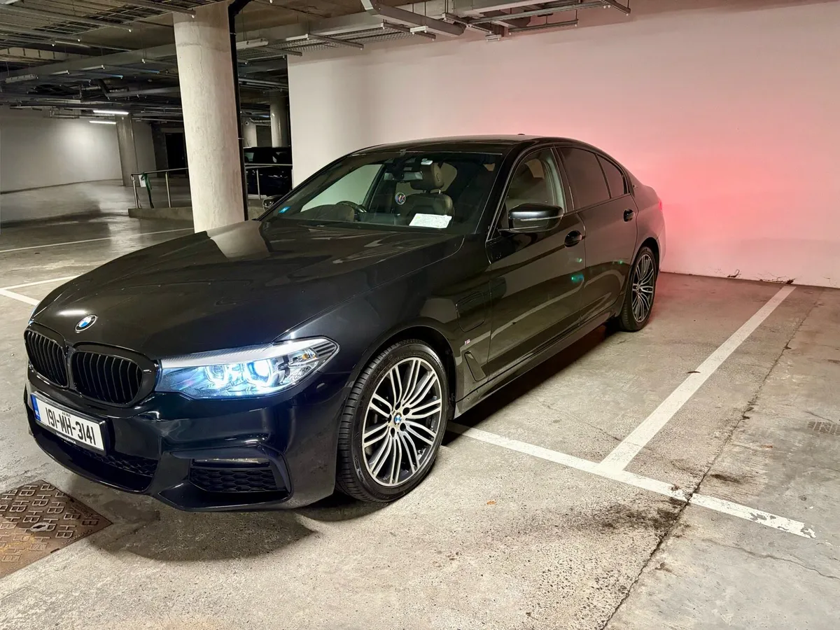 Very low Mileage BMW 530e Msport - Image 3