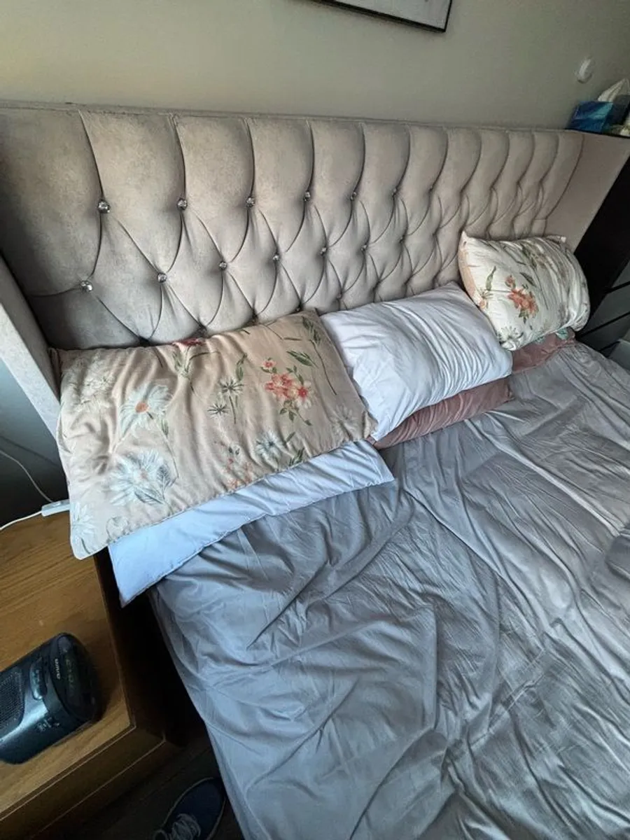 couch and bed - Image 1